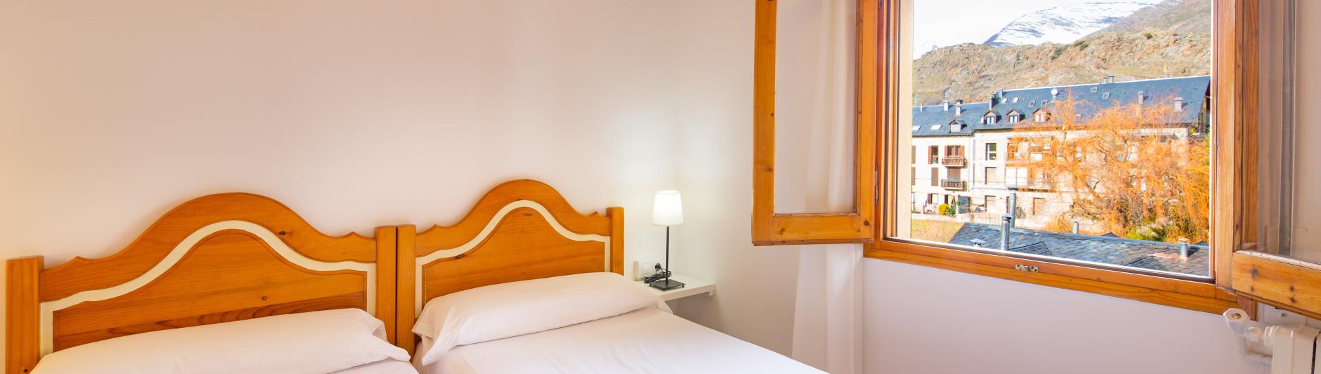 Discover the rooms of Hostal Trainera